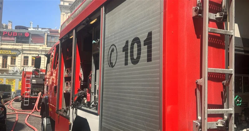 Пожар в здании в центре Баку потушен, 6 человек отравились дымом ВИДЕО ОБНОВЛЕНО