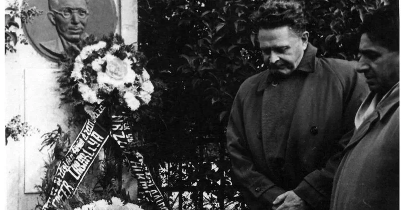 Söz atəşlərini ölüm atəşlərinə döndərən dövran Rafael Hüseynov yazır