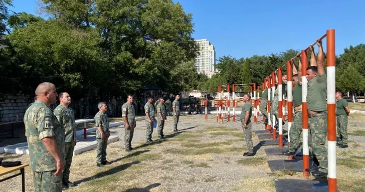 Военнослужащие Азербайджанской армии проходят проверку знаний и физподготовки