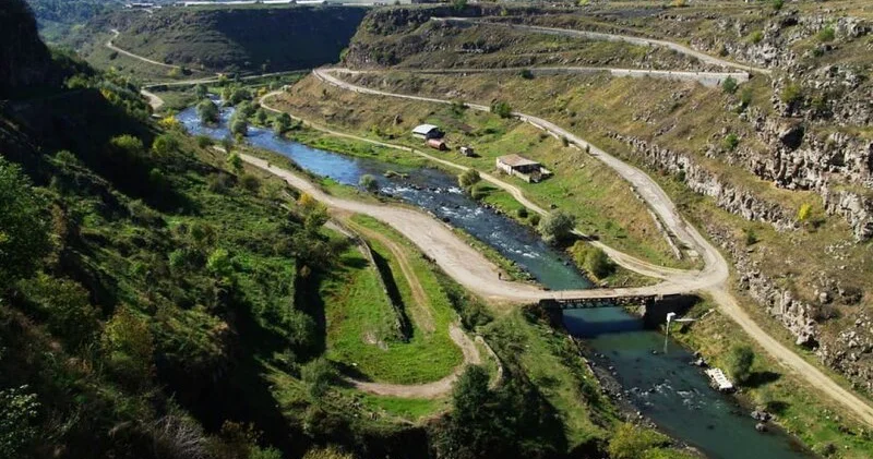 Ermənistanda rusiyalı qadın intihara cəhd etdi