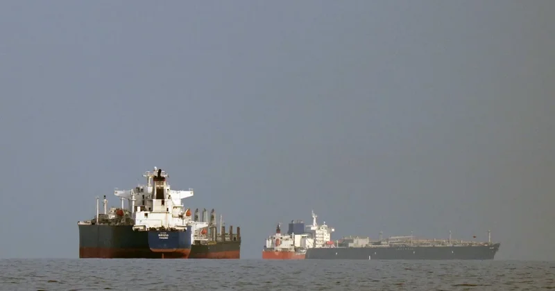Reuters: Bir həftə ərzində Hörmüz boğazında ADNOC un üç tankeri hücuma məruz qalıb