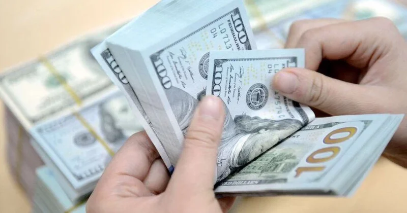 Dəqiqədə 700 min dollardan çox qazanıblar…