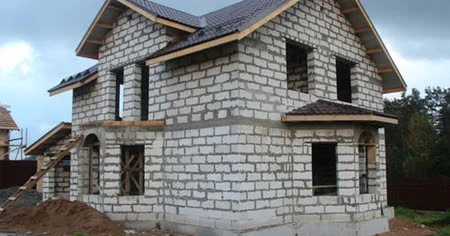 Gəncədə ev uçqu 1 ölü, 3 yaralı var