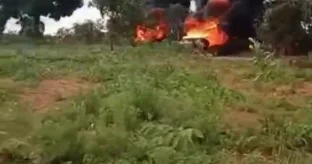 Радикалы атакуют трассы и сжигают фуры в Мали ВИДЕО