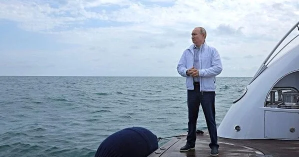 Putin yalnız bu filmlərə baxır, yolda...