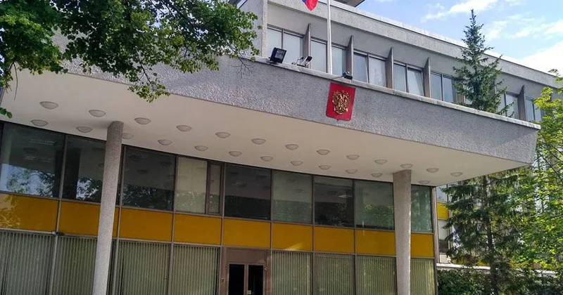 Посольство России в Швеции атаковали… краской