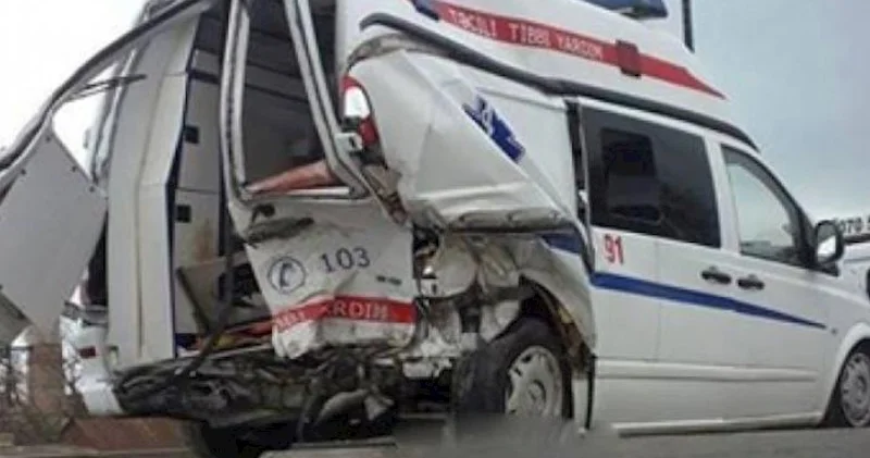 Daha bir qəza xəbəri Bu dəfə təcili tibbi yardım briqadası qəzaya düşüb