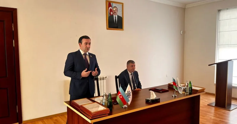 Deputat yüksək bal toplayan gənclərlə görüşüb