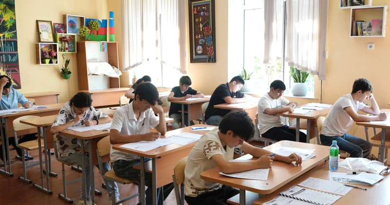 Cari ilin buraxılış imtahanlarında üzrlü səbəbdən iştirak edə bilməyənlər üçün əlavə imtahan keçirilib