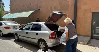 Rusiya Qarabağdan gedən ermənilərə yardım PAYLAYIR