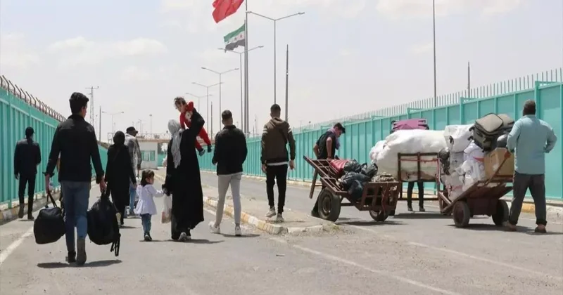Nazir son 9 ayda Türkiyədən ölkəsinə qayıdan suriyalıların sayını açıqlayıb