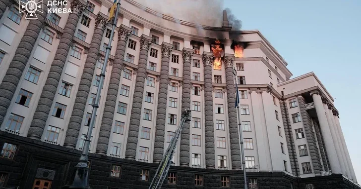 Атака на Киев: в правительственном здании произошло возгорание