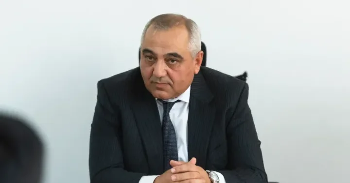 Bir fermer köhnə fermasını söküb yerində modern ferma qura bilmir. Yerli icra hakimiyyətləri imkan vermir