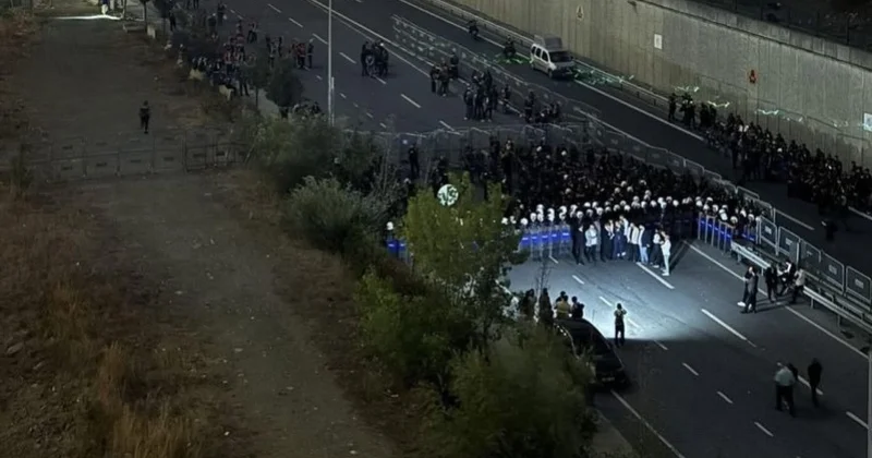Polis CHP nin İstanbul ofisinin qarşısını mühasirəyə alıb FOTO/VIDEO