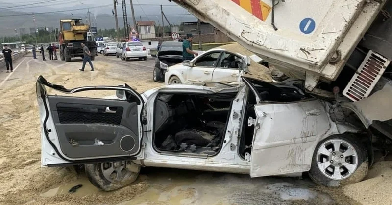 Özbəkistanda dəhşətli qəza 7 nəfərin həyatına son qoyub