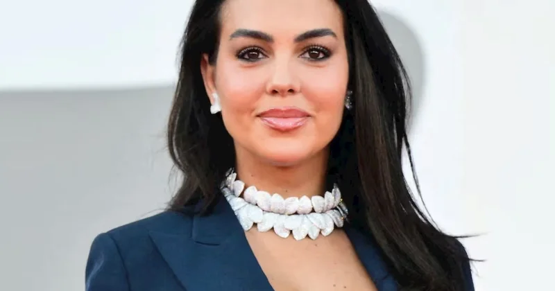 Ronaldo həyat yoldaşı zinət əşyaları ilə gündəmdə FOTO