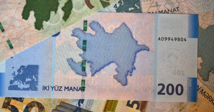 Azərbaycanda dövriyyədə olan nağd pul və bank ehtiyatları artıb