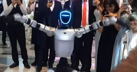 Toylarımızda yeni DƏB “Bəyin dostları” təqaüdə çıxdı, əvəzinə robotlar gəlir VİDEO