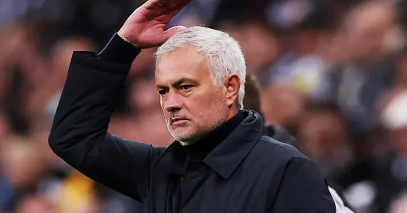 Mourinyo hakimə yenə etiraz etdi: “Qaydaları bilmirdilərsə, istefa verməlidirlər”