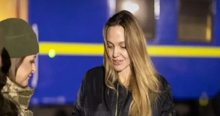 Ancelina Coli Xarkova səfər etdi