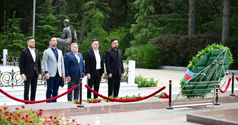 Türkiyə, Gürcüstan və İraqdan gələn azərbaycanlı din xadimləri Fəxri xiyabanı və Şəhidlər xiyabanını ziyarət ediblər