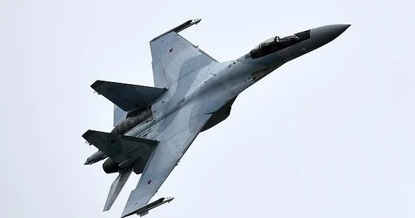 Российские Су 35С столкнулись в воздухе над Курской областью Minval Politika