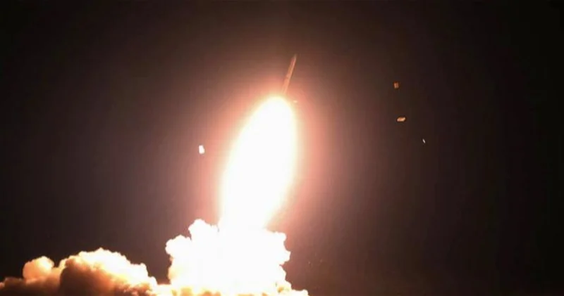 Иран испытал новую ракету над американским военным кораблем