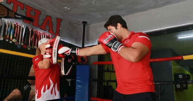 Ana 22 ildir yetişdirdiyi oğlunu Avropa çempionatına hazırlayır