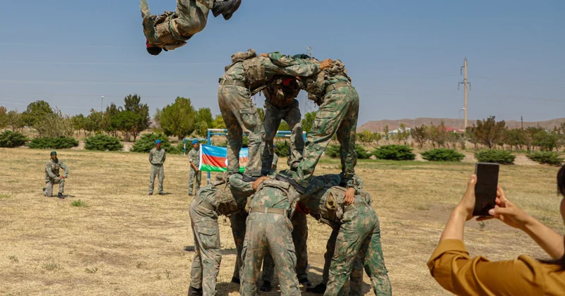 Naxçıvanda gənclərin əsgərlərlə görüşü FOTOLAR