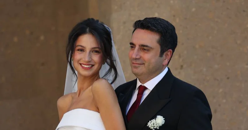 Alen Simonyan toyundan sonra arxasınca danışanlara səsləndi