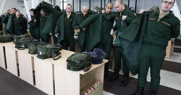 Putin Hava Hücumu qüvvələrinə hərbiyə yararsızların cəlb edilməsinə razılıq verib