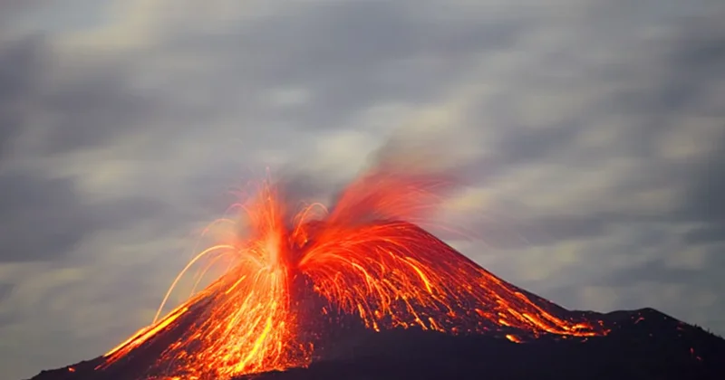 Anak Krakatau püskürdü: 170 min sərnişin yolda qaldı