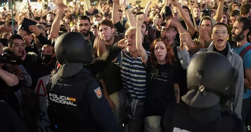 Barselona ya biabırçı məğlubiyyətdən sonra Valensiya azarkeşləri etiraz aksiyası keçirib