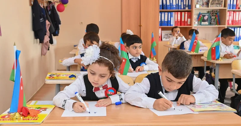 Valideynlərin NƏZƏRİNƏ Şagird yerdəyişməsi bu gün dayandırılır