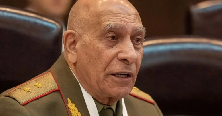 General Ermənistan pasportundan imtina etdi