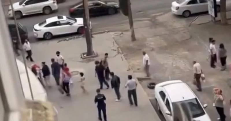 Binanın eyvanından şüşə qopdu, qadının başına düşdü Video