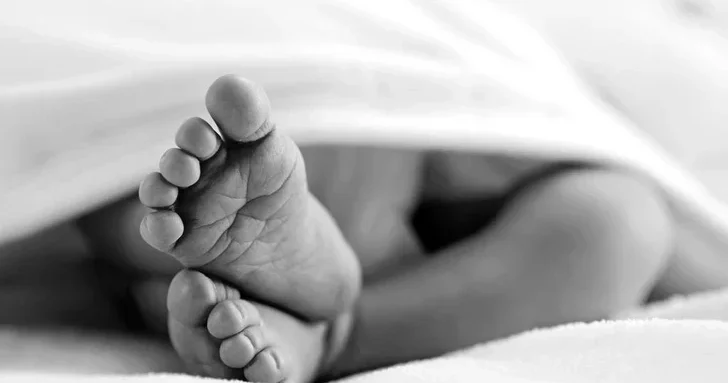 В Гёйчае погиб трехмесячный младенец, выпавший из рук матери