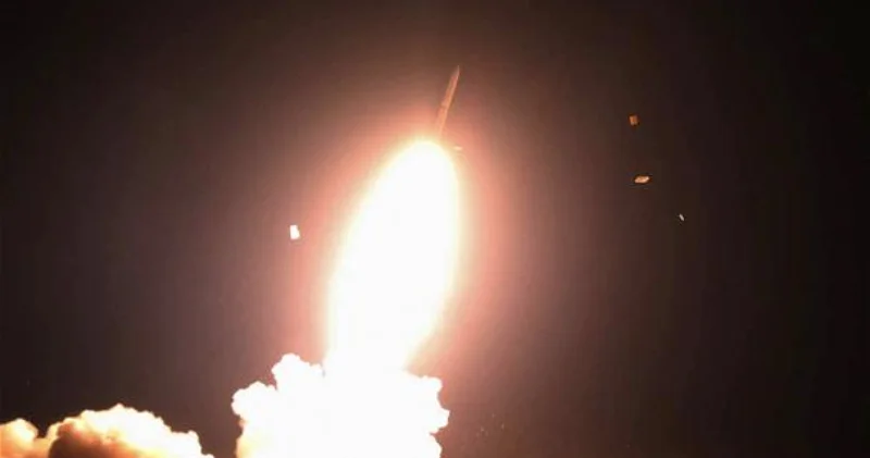 İran yeni raketini ABŞ hərbi gəmisinin üzərində sınaqdan keçirdi