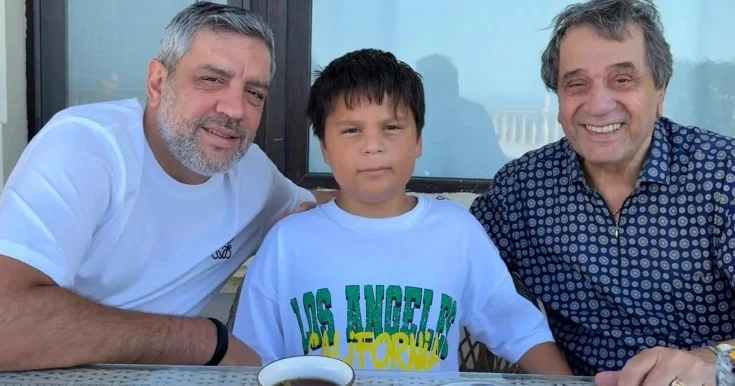 Siyavuş Kərimi oğlu və nəvəsi ilə Foto