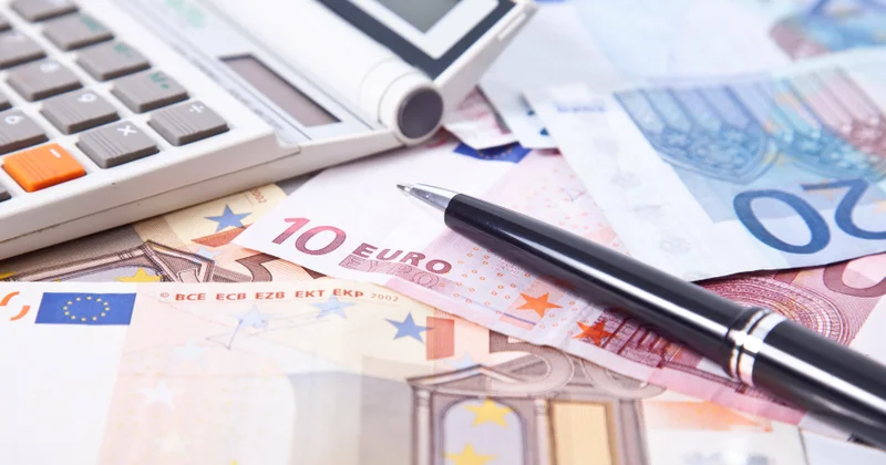 Almaniyanın büdcə xərcləri tarixdə ilk dəfə bir trilyon avrodan çox olub