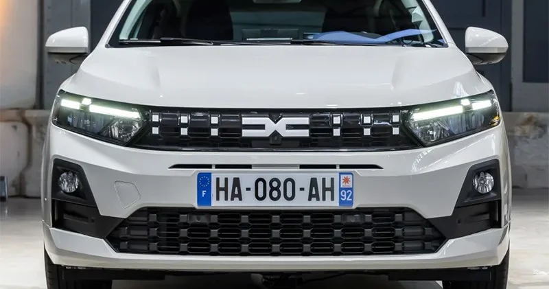 Dacia Sandero yeniləndi və hibrid güc aqreqatı aldı...