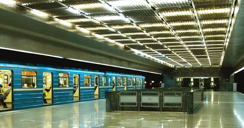 У пассажиров российского метрополитена начали проверять смартфоны