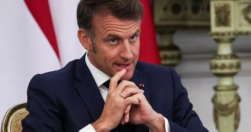 От Макрона требуют назначить премьер министра из левых сил