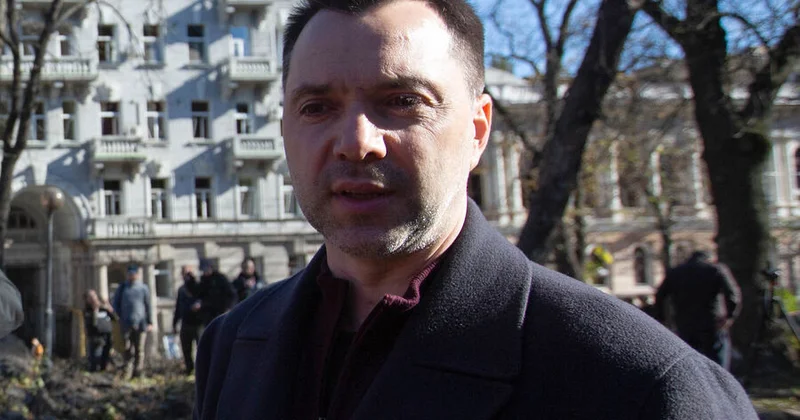 Дети, которых обделили любовью: Арестович о решении РФ объявить его в международный розыск