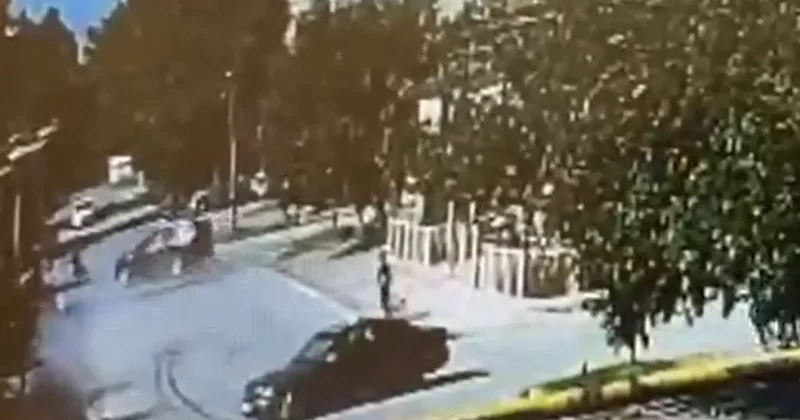 В Азербайджане водитель сбил пешеходов на тротуаре Есть погибший / ВИДЕО