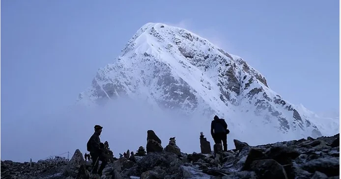 Everest dağında qar fırtınası Bir nəfər öldü