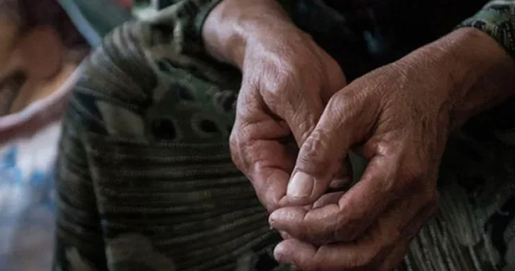 Ağdamda gənc qız anası ilə birləşib nənəsini döydü
