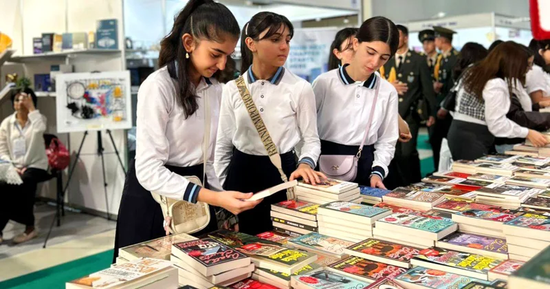 Paytaxt məktəbliləri XI Bakı Beynəlxalq Kitab Sərgisində