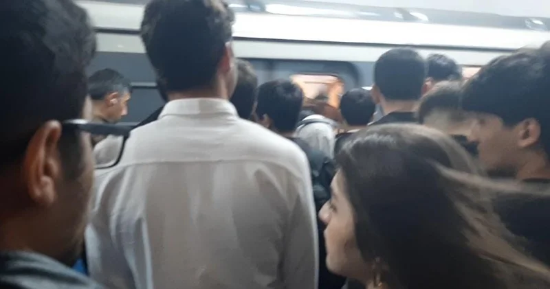 Bakı metrosunda sərnişinlərdən ALQIŞ