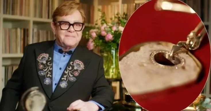 Elton Con diz qapaqlarından zinət əşyası düzəltdirdi Fotolar